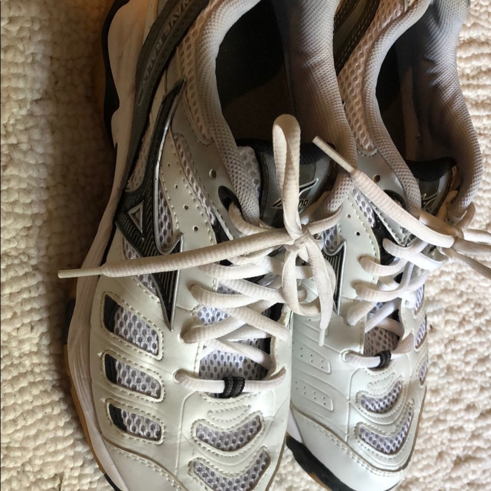 Mizuno volleyball shoes